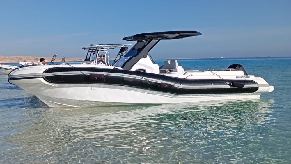 private speed boat
