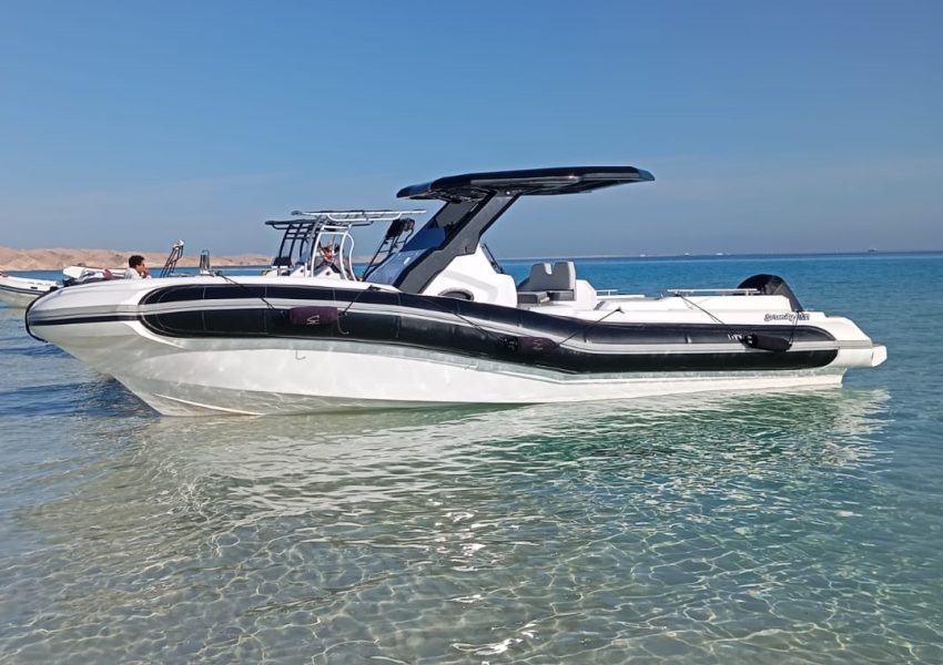 private speed boat