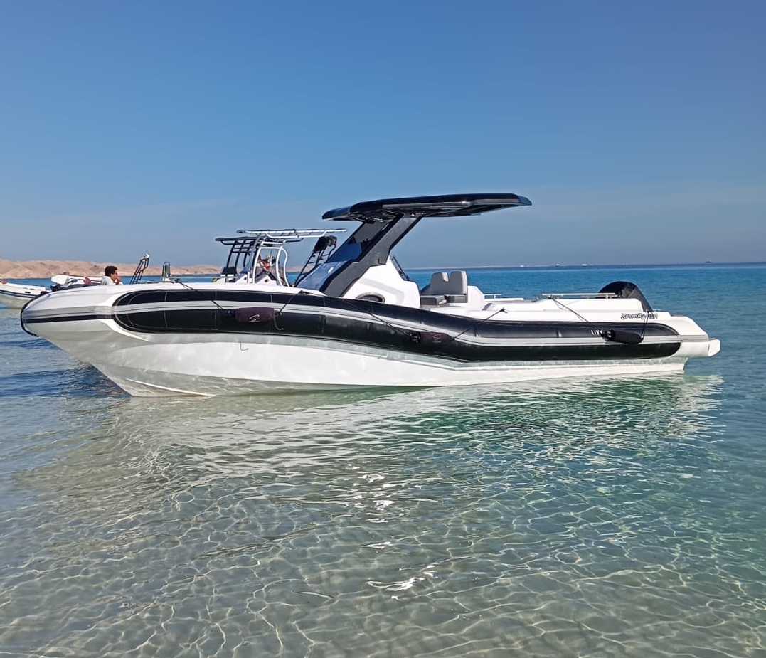 private speed boat